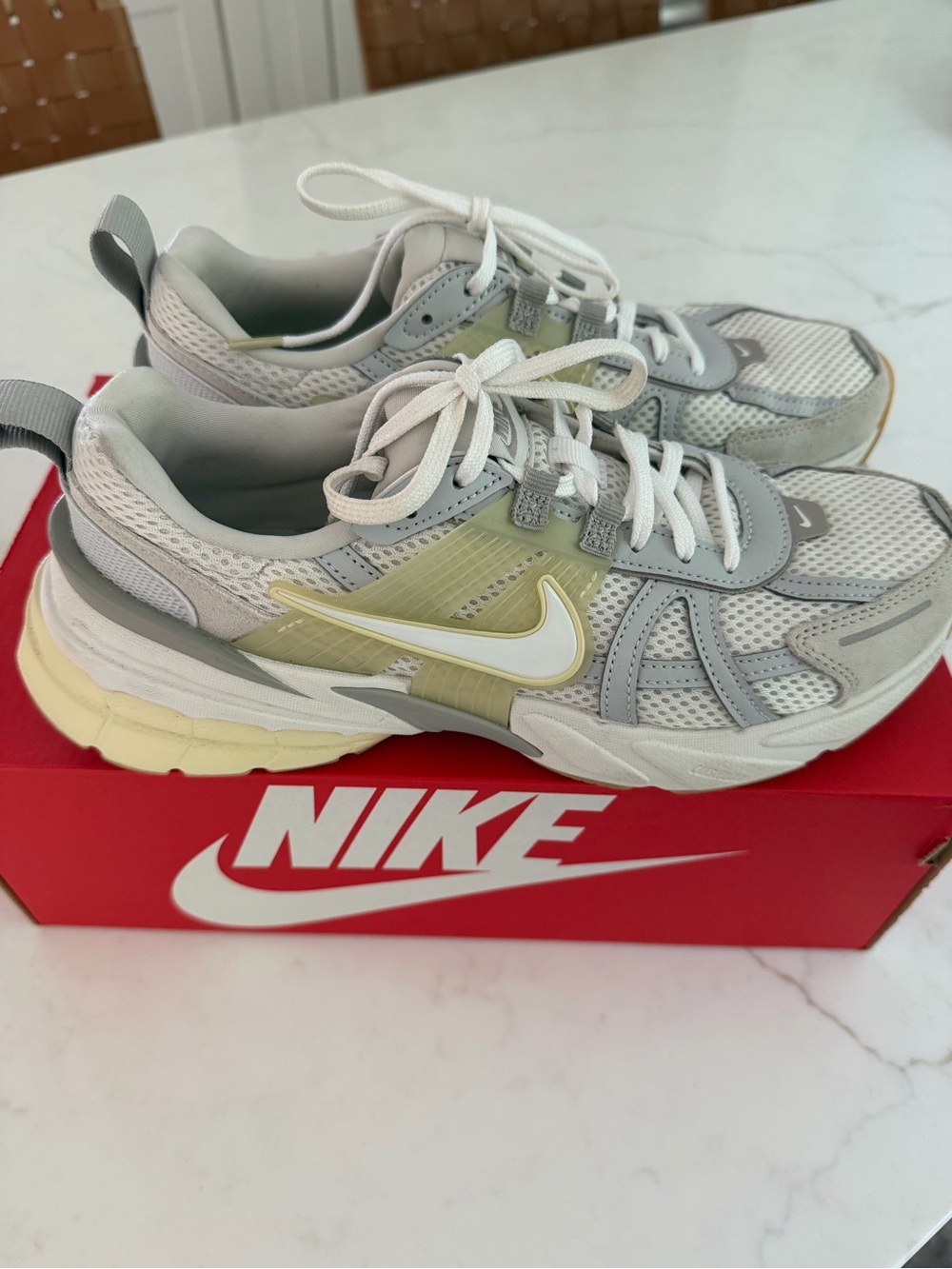 Nike v2k run